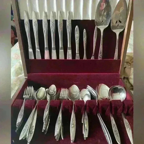 Oneida Lasting Rose Deluxe Stainless Flatware Oneidacraft 75 Pieces In Box - Picture 1 of 7